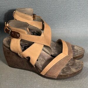 OTBT Freedom Wedge Leather‎ Strappy Sandals Women's Size 9